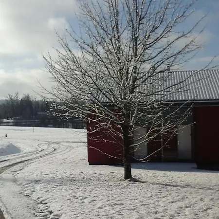 Sur Bord De L'eau Chalet